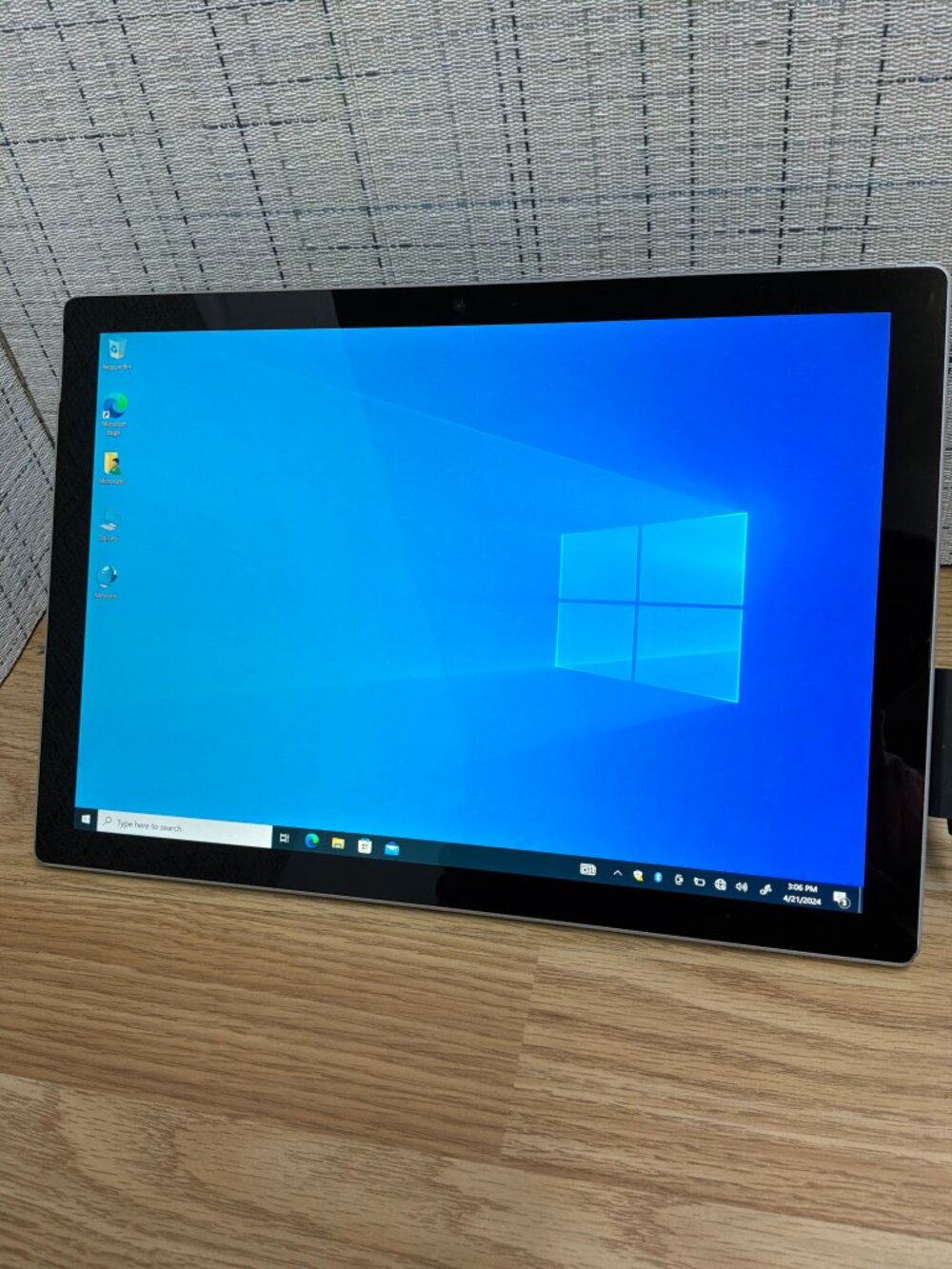 Microsoft Surface Pro 5 i5-7300U 8GB RAM 128GB SSD 12.3" Tablet w/ Charger